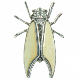 Broche cigale avec nacre blanche