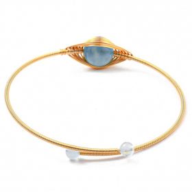 Bracelet manchette doré ouvert avec perles d'aigue-marine