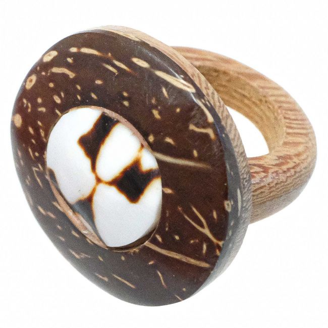 Bague ronde en bois de coco et coquillage incrusté - Modèle 1
