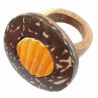 Bague ronde en bois de coco et coquillage pecten orange incrusté