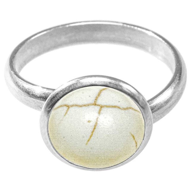 Bague argentée avec cabochon rond en magnésite
