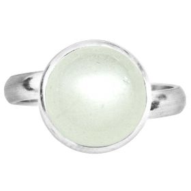 Bague argentée avec cabochon rond en pierre de lune blanche