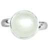 Bague argentée avec cabochon rond en pierre de lune blanche