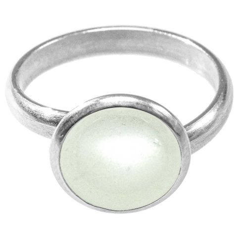 Bague argentée avec cabochon rond en pierre de lune blanche