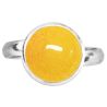 Bague argentée avec cabochon rond en jade teinté jaune