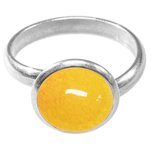 Bague argentée avec cabochon rond en jade teinté jaune