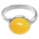 Bague argentée avec cabochon rond en jade teinté jaune