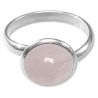 Bague argentée avec cabochon rond en quartz rose