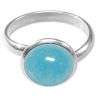 Bague argentée avec cabochon rond en jade teinté bleu