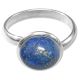 Bague argentée avec cabochon rond en lapis lazuli