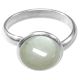 Bague argentée avec cabochon rond en pierre de lune blanche