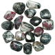 Pierres roulées eudyalyte dans syénite - 3 à 4 cm - Lot de 2