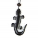 Pendentif salamandre ou gecko en bois avec cordon